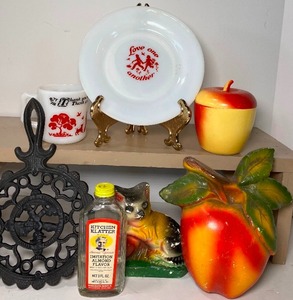 lot 171 image: Vintage Kitchen Collectibles, Chalkware Wall Hangings Hazel Atlas Childs Milkglass Dishes