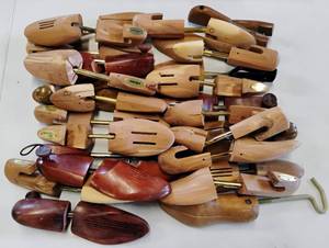 lot 226 image: Vintage Antique Lot  Wooden Shoe Stretchers Toe FormsMolds Men Women