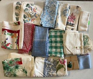 lot 229 image: Vintage Linens