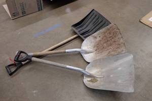 3 Shovels