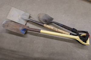 3 Shovels