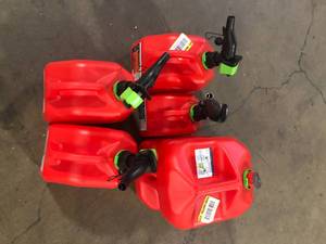Lot of Gasoline Gallon Cans  Customer Returns See Pictures