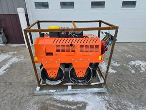 lot 2 image: Landhoner Vibratory Roller Packer Double