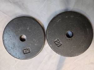 lot 20 image: Lot of a Pair of One Inch 7.5 LB Weight Plates ( USED)