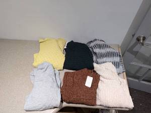 lot 2 image: (6)  BRAND NEW WOMENS SWEATERS SIZE SMALL