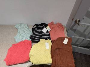 lot 3 image: (6)  BRAND NEW WOMENS SWEATERS SIZE EXTRA SMALL
