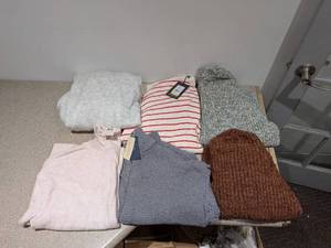 lot 6 image: (6)  BRAND NEW WOMENS SWEATERS SIZE XXL