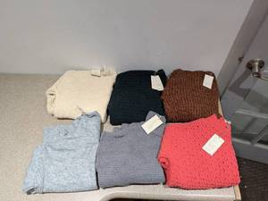 lot 8 image: (6)  BRAND NEW WOMENS SWEATERS SIZE SMALL