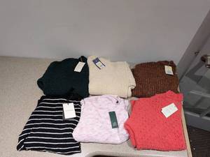 lot 9 image: (6)  BRAND NEW WOMENS SWEATERS SIZE MEDIUM