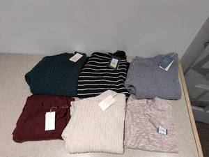 lot 14 image: (6) BRAND NEW WOMENS SWEATERS SIZE SMALL