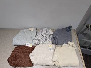 lot 15 image: (6) BRAND NEW WOMENS SWEATERS SIZE MEDIUM