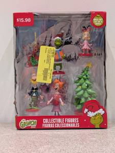 lot 27 image: BRAND NEW THE GRINCH COLLECTIBLE FIGURES