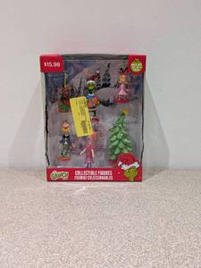 lot 37 image: BRAND NEW THE GRINCH COLLECTIBLE FIGURES