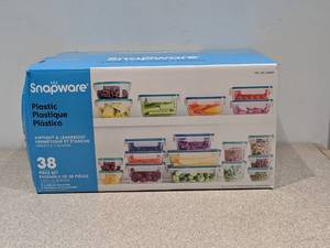 lot 76 image: BRAND NEW SNAPWARE 38PC. PLASTIC SET