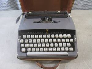 (A-2) Vintage Brother Valiant Porta...
