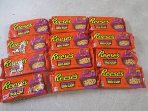 (B-1) 12 King Size Reeses Pretzels ...