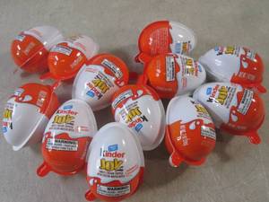 (B-1) 12 Kinder Joy Treat  Toy Bes...