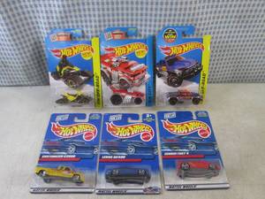 (G-1) Assorted Hot Wheels in Packag...