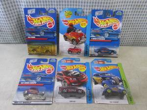 (G-1) Assorted Hot Wheels in Packag...