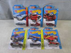 (G-1) Assorted Hot Wheels in Packag...