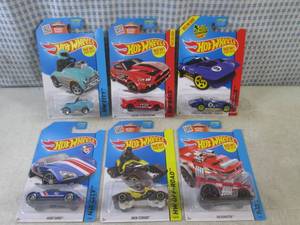 (G-1) Assorted Hot Wheels in Packag...