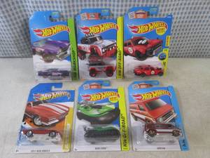 (G-1) Assorted Hot Wheels in Packag...