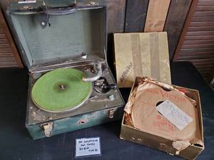 lot 92 image: Look at this Awesome Record Player and 20 Vintage Records some With Sleeves