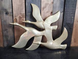 lot 2 image: Heavy Awesome Brass Flying Geese   Looks Great