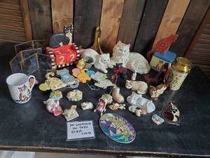 lot 30 image: Lot of Cat and Kitten Items  Great Ceramic Pieces Mugs and other Dcor