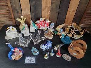 lot 48 image: Mixed lof of Awesome includes Chinoiserie Porcelain Bunny and Much more