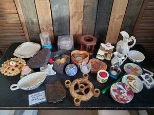lot 66 image: Misc lot of Items, Pie plate, mini Ceramic Basin and Pitcher Italy, plates, Colorful Owl Trivet and more