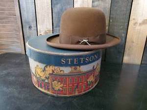 lot 71 image: Amazing Vintage Stetson Hat Box and Stetson Royal De Luxe Hat Nice