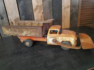 lot 140 image: Awesome RARE Lumar Construction Co. Scoop and Dump Truck 21 Great For Restoration