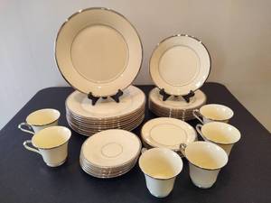 lot 16 image: Lenox Solitaire China Set (36pcs)