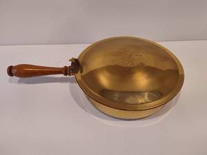 lot 75 image: Vintage Butler Crumb Catcher
