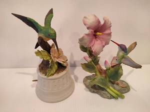 lot 53 image: Two Hummingbird Decor Pieces