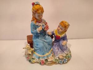 lot 98 image: Lefton China Music Box