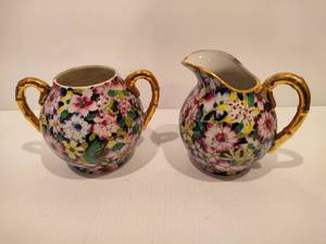 lot 36 image: Japanese Porcelainware Sugar & Creamer