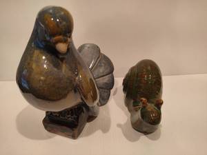lot 50 image: Porcelain Decor Bird & Snail