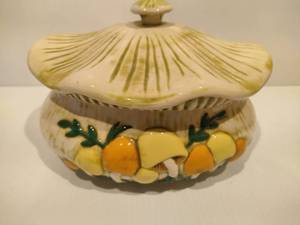 lot 56 image: Arnels Vintage Merry Mushroom Soup Toureen