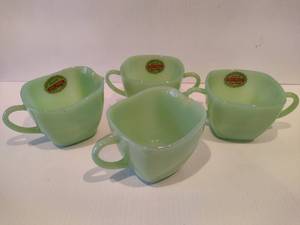 lot 24 image: Vintage Jadeite Mint Green Sugar & Creamer Sets