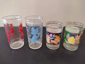 lot 25 image: Vintage Wizard of Oz & Snow White Collectible Glassware