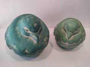 lot 14 image: Raz Imports Turquoise Patina Resin Birds