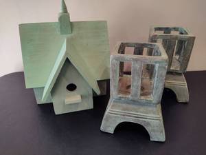 lot 59 image: Turquoise Birdhouse & Tea Light Candle Holders
