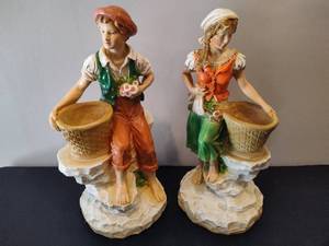 lot 54 image: Vintage Universal Statuary Corp Peasant ManWoman Statues