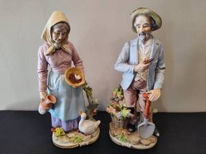 lot 55 image: Vintage HOMCO ManWoman Figurines
