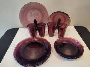 lot 12 image: Amethyst Glass Dinner Set