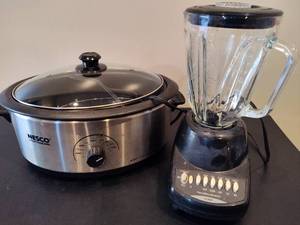 lot 38 image: Nesco Roaster and Hamilton Beach Blender
