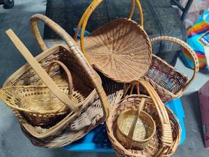lot 46 image: Lot of Assorted Baskets