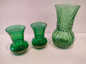 lot 23 image: Vintage Emerald Green Pair of Vases  Med Green Swirl Vase